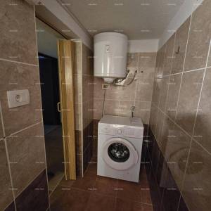 NOVIGRAD - Prodaja dva stana u obiteljskoj kući