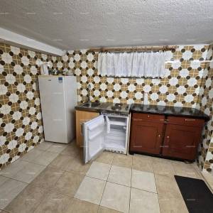 NOVIGRAD - Prodaja dva stana u obiteljskoj kući