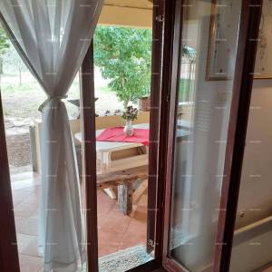 NOVIGRAD - Prodaja dva stana u obiteljskoj kući