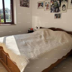 NOVIGRAD - Prodaja dva stana u obiteljskoj kući