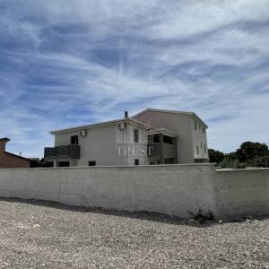 NOVO! Pomer, kuća s bazenom, 3SS