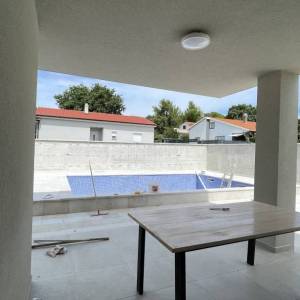 NOVO! Pomer, kuća s bazenom, 3SS