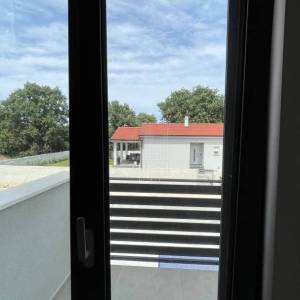 NOVO! Pomer, kuća s bazenom, 3SS