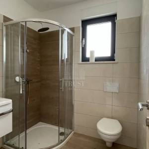 NOVO! Pomer, kuća s bazenom, 3SS