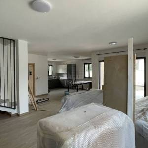 NOVO! Pomer, kuća s bazenom, 3SS