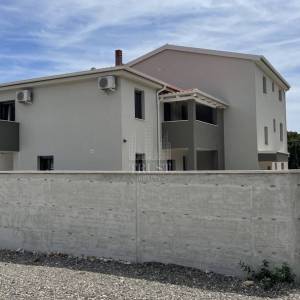 NOVO! Pomer, kuća s bazenom, 3SS