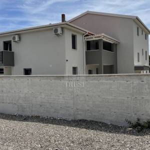 NOVO! Pomer, kuća s bazenom, 3SS