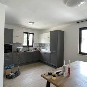 NOVO! Pomer, kuća s bazenom, 3SS