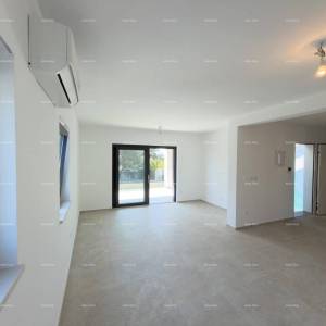 Novogradnja na odličnoj lokaciji.