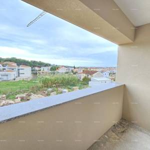 Novogradnja! Pula. Valdebek. stan sa velikom terasom od cca 50 m2.