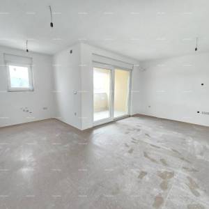 Novogradnja! Pula. Valdebek. stan sa velikom terasom od cca 50 m2.