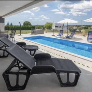 Novogradnja u Žminju.