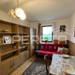 OBITELJSKA KUĆA S DVORIŠTEM U MADARAŠEVCU