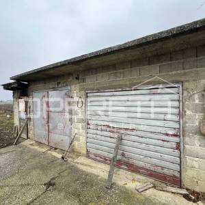 OBITELJSKA KUĆA S DVORIŠTEM U MADARAŠEVCU