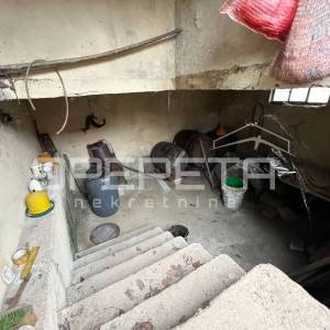 OBITELJSKA KUĆA S DVORIŠTEM U MADARAŠEVCU