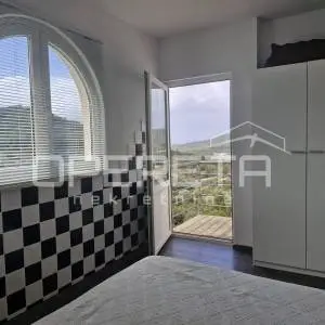 Obiteljska kuća s pogledom na Blatsko polje, Blato, otok Korčula