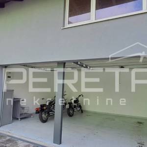 Elegantna kuća okružena zelenilom – potpuno namještena i useljiva