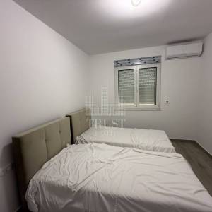 Okolica Pule: Moderna vila prizemnica s bazenom