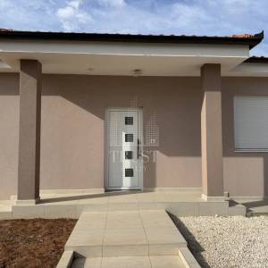 Okolica Pule: Moderna vila prizemnica s bazenom