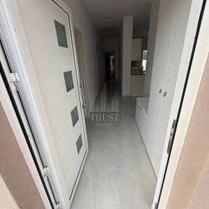 Okolica Pule: Moderna vila prizemnica s bazenom