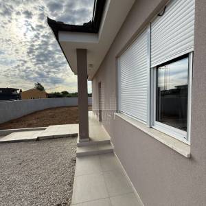 Okolica Pule: Moderna vila prizemnica s bazenom