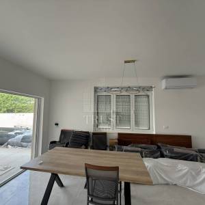 Okolica Pule: Moderna vila prizemnica s bazenom