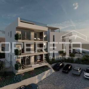 Okrug Gornji dvoetažni penthouse s krovnom terasom i pogledom na more