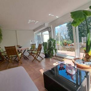 Omišalj - renovirana kuća s dvorištem u starom gradu 