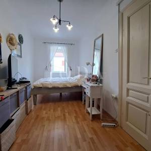 Omišalj - renovirana kuća s dvorištem u starom gradu 