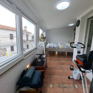 Omišalj - renovirana kuća s dvorištem u starom gradu 