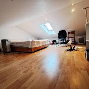 Omišalj - renovirana kuća s dvorištem u starom gradu 