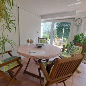 Omišalj - renovirana kuća s dvorištem u starom gradu 