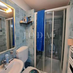 Omišalj - renovirana kuća s dvorištem u starom gradu 