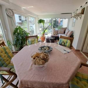 Omišalj - renovirana kuća s dvorištem u starom gradu 