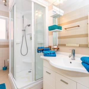 Opatija: Prostran stan 140 m², drugi red do mora s divnim pogledom (prodaja)