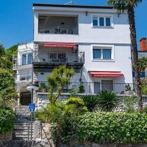 Opatija: Prostran stan 140 m², drugi red do mora s divnim pogledom (prodaja)