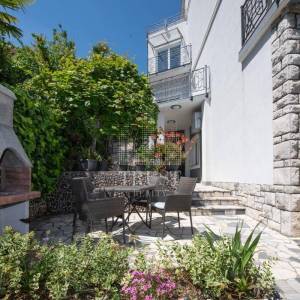 Opatija: Prostran stan 140 m², drugi red do mora s divnim pogledom (prodaja)