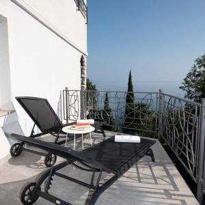 Opatija: Prostran stan 140 m², drugi red do mora s divnim pogledom (prodaja)