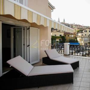 Opatija, Volosko, kuća 245m2, balkon - 1. red do mora !