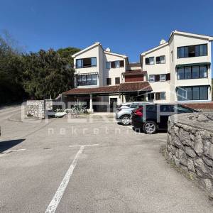 Opatija, Volosko – Prostran stan s otvorenim pogledom na more, izvrsna lokacija