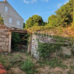 Otok Brač, Nerežišće, stara kamena kuća 106m2