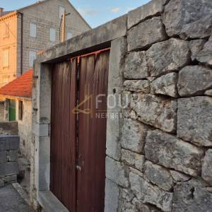 Otok Brač, Nerežišće, stara kamena kuća 122m2