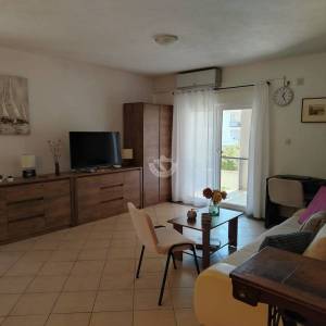 OTOK ČIOVO, OKRUG GORNJI- KUĆA S APARTMANIMA, 80 m OD MORA I 8 KM OD ZRAČNE LUKE