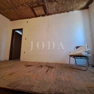 Otok Krk - kamena kuća za adaptaciju