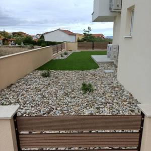 OTOK PAG, POVLJANA - Apartman u prizemlju s vrtom