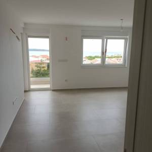 OTOK PAG, POVLJANA - Apartman s krovnom terasom i panoramskim pogledom