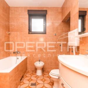 Pantovčak - poslovna zgrada ( 529m2) s pomočnim objektom 200m2, najam