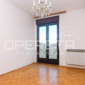 Pantovčak - poslovna zgrada ( 529m2) s pomočnim objektom 200m2, najam