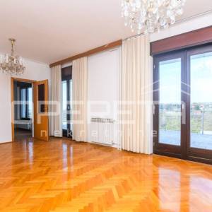 Pantovčak - poslovna zgrada ( 529m2) s pomočnim objektom 200m2, najam