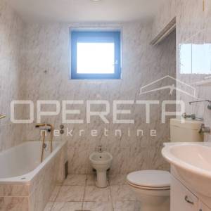 Pantovčak - poslovna zgrada ( 529m2) s pomočnim objektom 200m2, najam